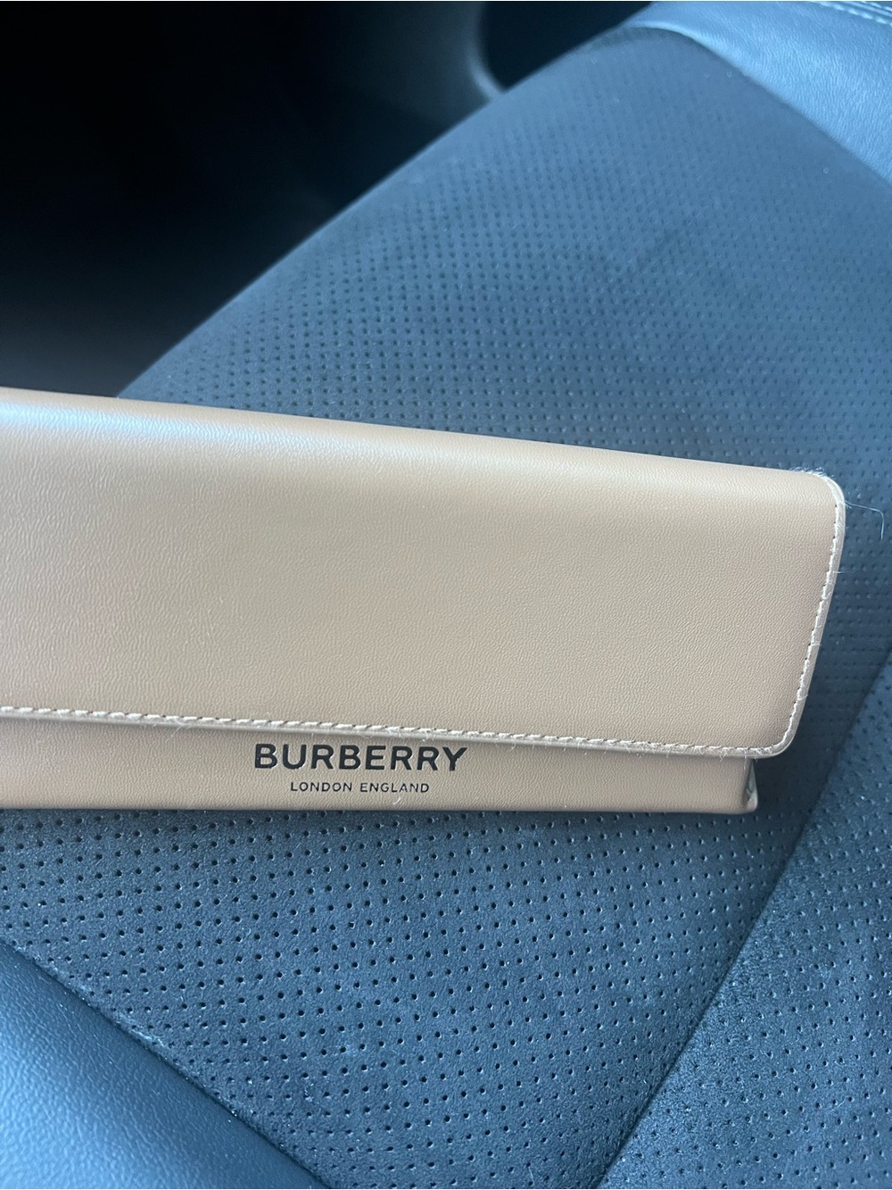 Burberry Oliver sunglasses - Picture 6 of 6
